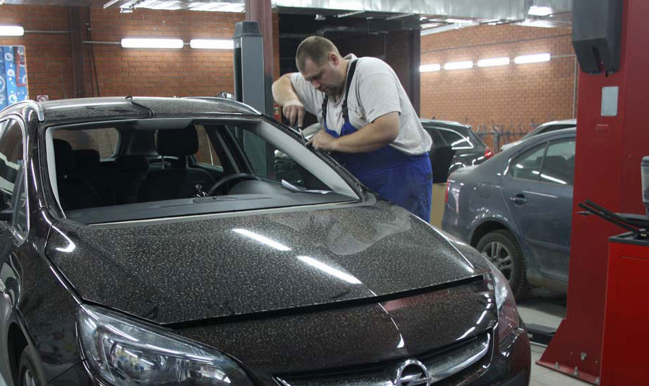 Разрезание клеевого соединения проволокой