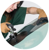 Клеить или вставлять лобовое стекло?