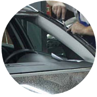 Разрезание клеевого соединения проволокой